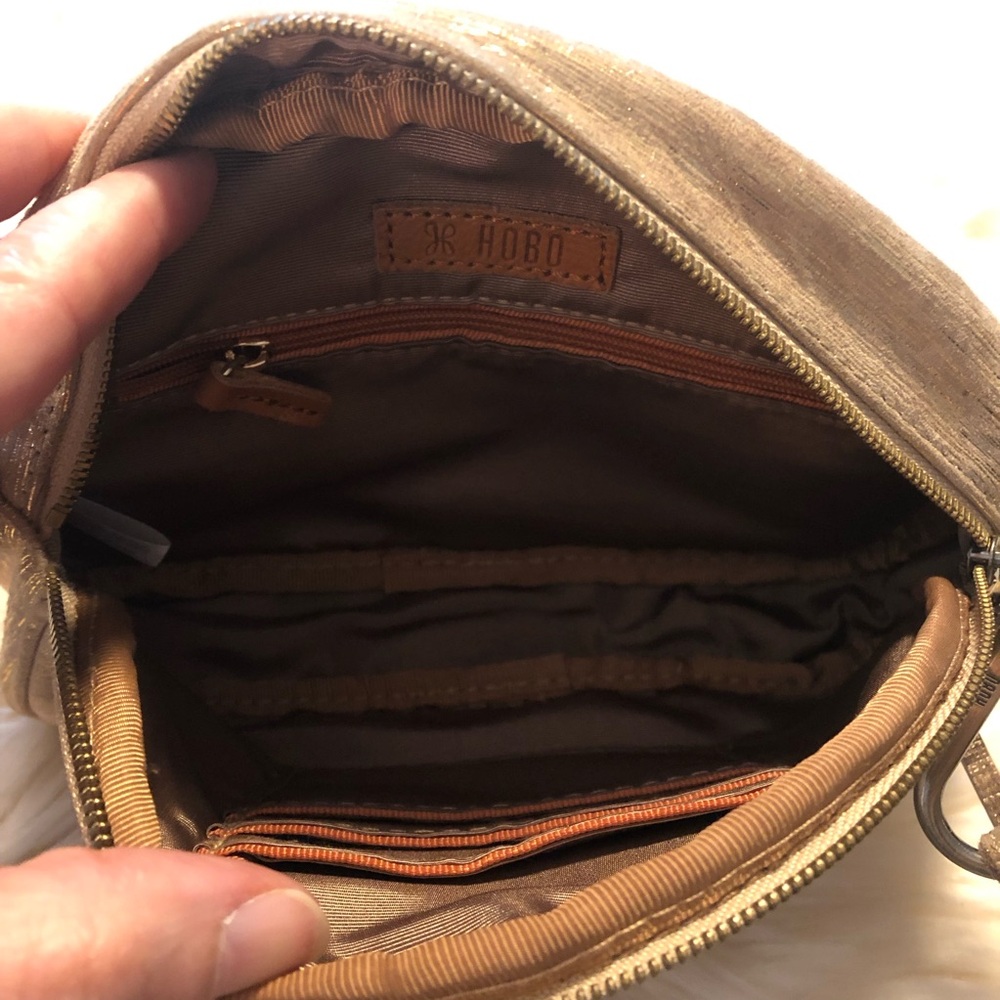 Hobo International gold metallic leather crossbody purse - Picture 4 of 12